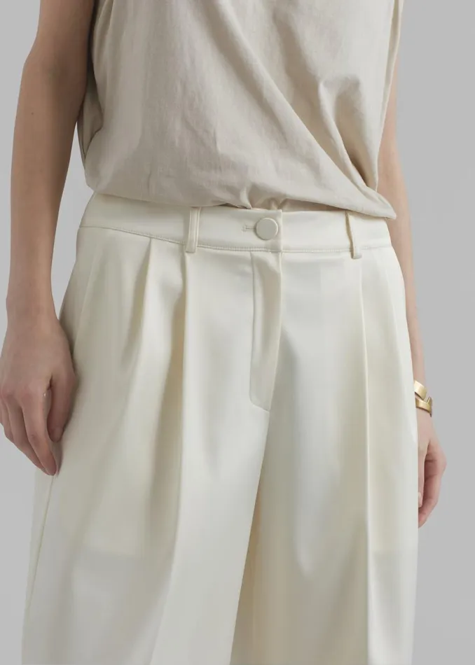 Women The Frankie Shop Bottoms Vienna Satin Bermuda Shorts Cream