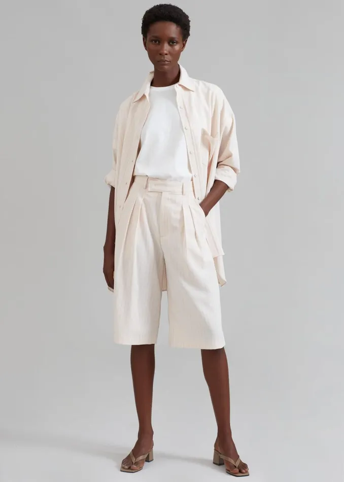 Women The Frankie Shop Bottoms Vivian Fluid Pleated Bermuda Shorts Beige Pinstripe