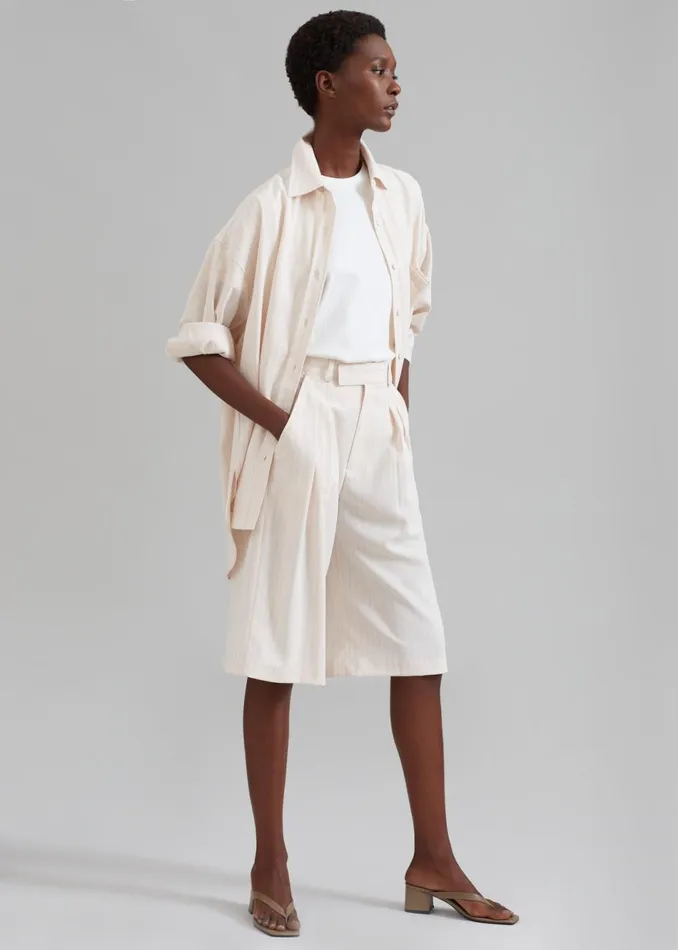 Women The Frankie Shop Bottoms Vivian Fluid Pleated Bermuda Shorts Beige Pinstripe