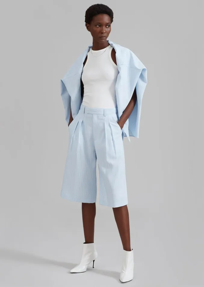 Women The Frankie Shop Bottoms Vivian Fluid Pleated Bermuda Shorts Blue Pinstripe