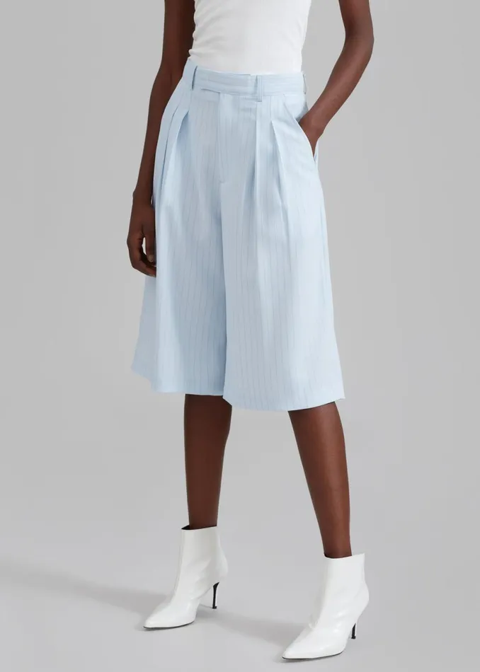Women The Frankie Shop Bottoms Vivian Fluid Pleated Bermuda Shorts Blue Pinstripe