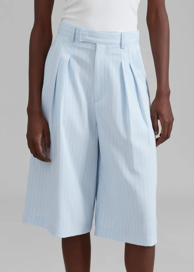 Women The Frankie Shop Bottoms Vivian Fluid Pleated Bermuda Shorts Blue Pinstripe