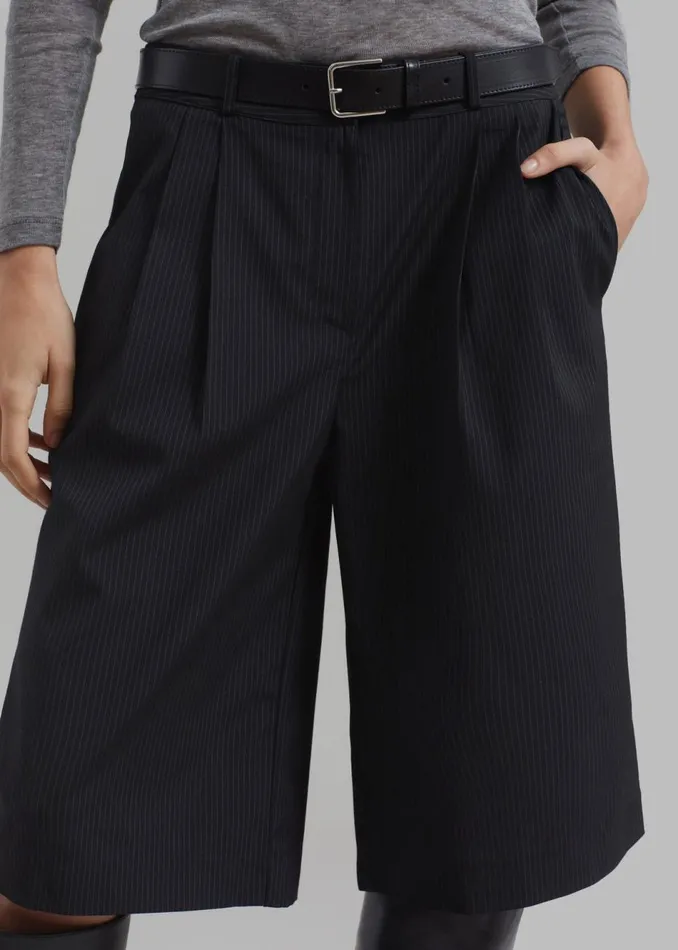Women The Frankie Shop Bottoms Wilma Pleated Bermuda Shorts Black Pinstripe