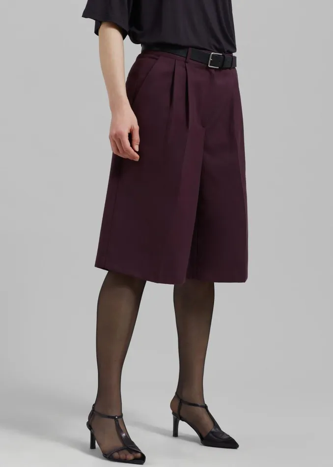 Women The Frankie Shop Bottoms Wilma Pleated Bermuda Shorts Burgundy