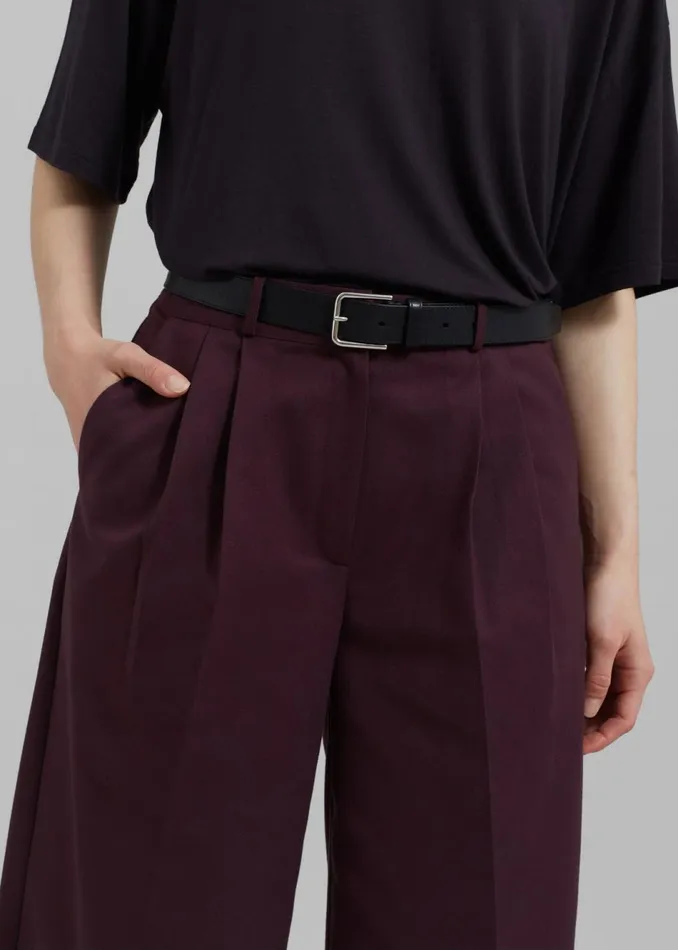 Women The Frankie Shop Bottoms Wilma Pleated Bermuda Shorts Burgundy