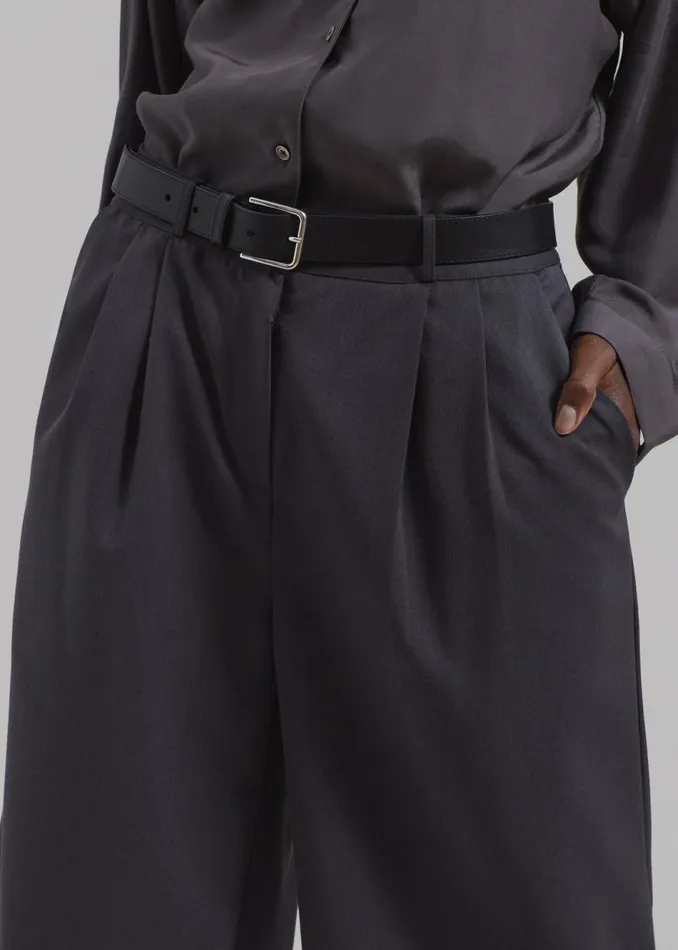 Women The Frankie Shop Bottoms Wilma Pleated Bermuda Shorts Charcoal