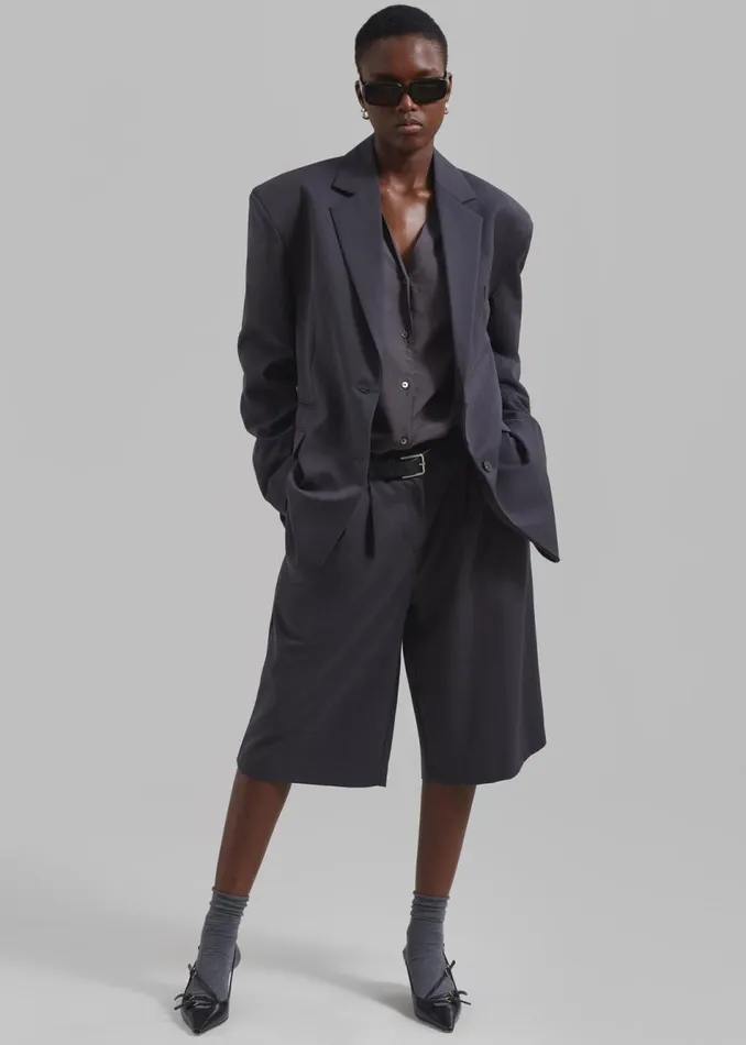 Women The Frankie Shop Bottoms Wilma Pleated Bermuda Shorts Charcoal