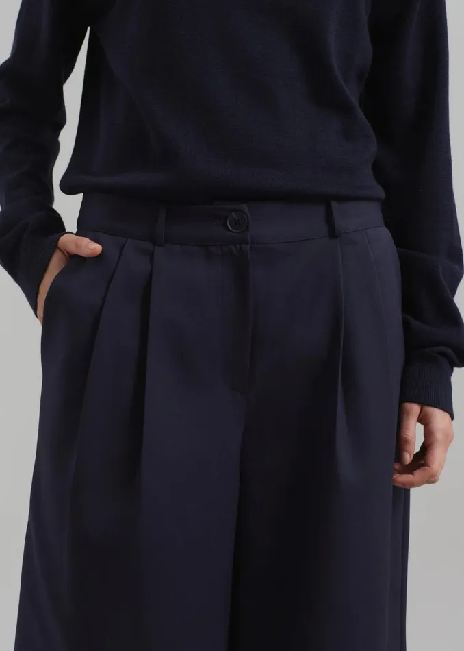 Women The Frankie Shop Bottoms Wilma Pleated Bermuda Shorts Navy