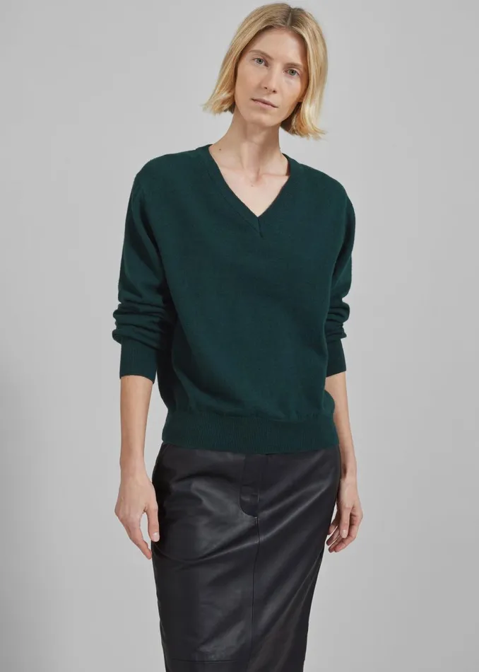 Women The Frankie Shop Knitwear Jada VNeck Sweater Forest Green