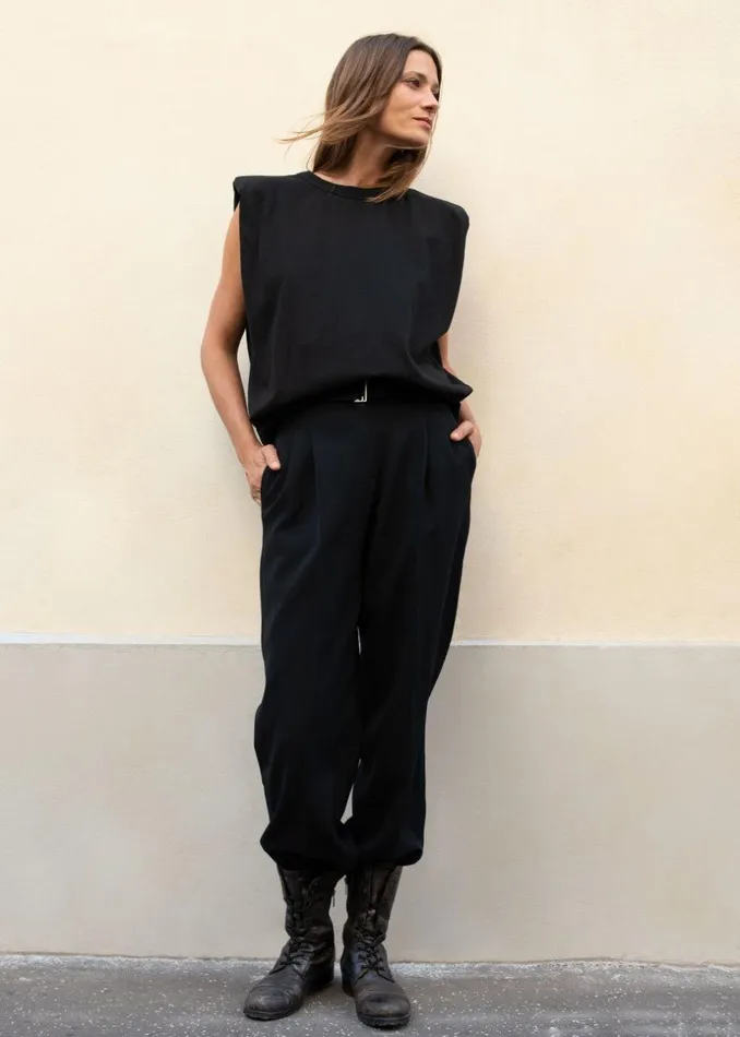 Women The Frankie Shop Tops Eva Padded Shoulder Muscle TShirt Black