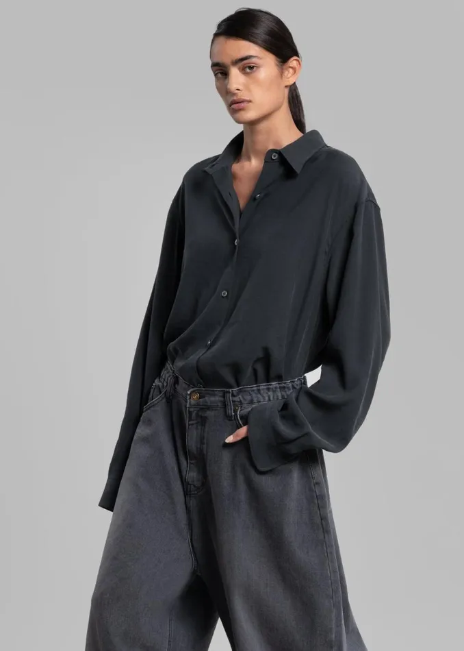 Women The Frankie Shop Tops Lotta Fluid Shirt Charcoal